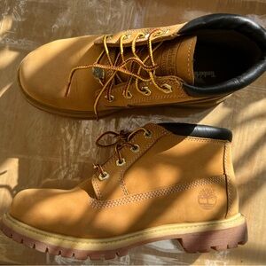 Timberland Women waterproof boot size7.5